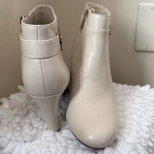 Bandolino Bolappo Cream Heeled Bootie
